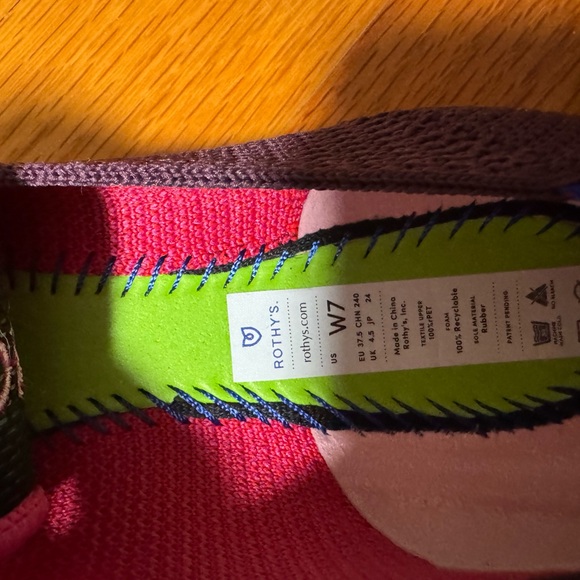 🎉HP🎉EUC-Rothy's- Women- The Point in retired berry lattice color. Size 7 - Picture 6 of 11